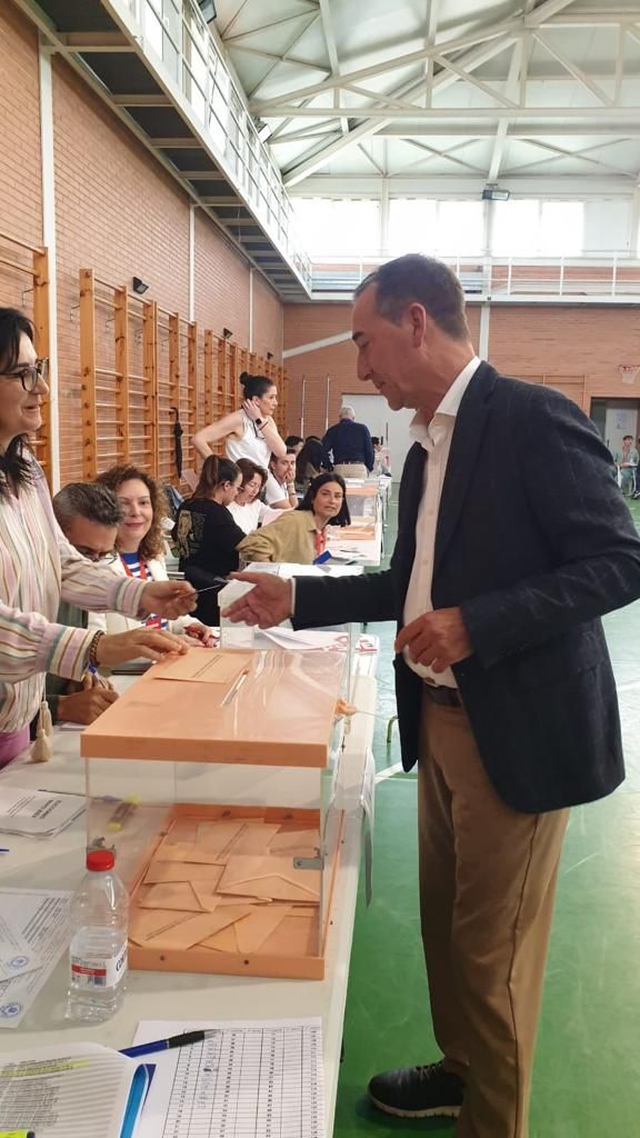 Candidatos y candidatas del Camp de Túria y del interior votan en el 28M
