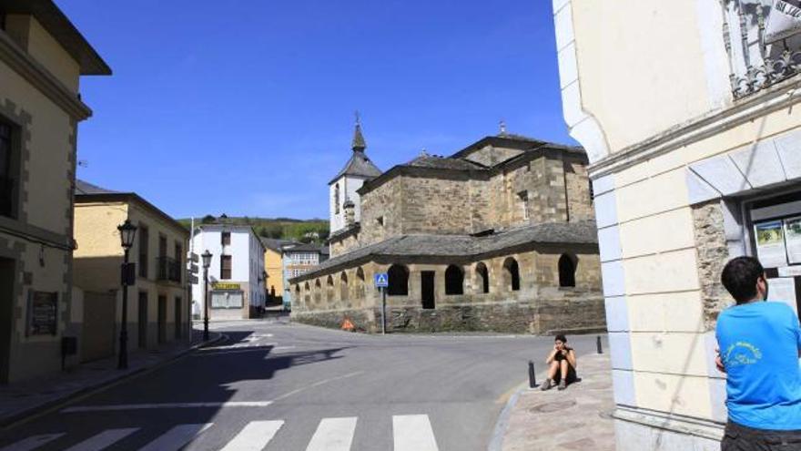 La colegiata de San Salvador, en Grandas.