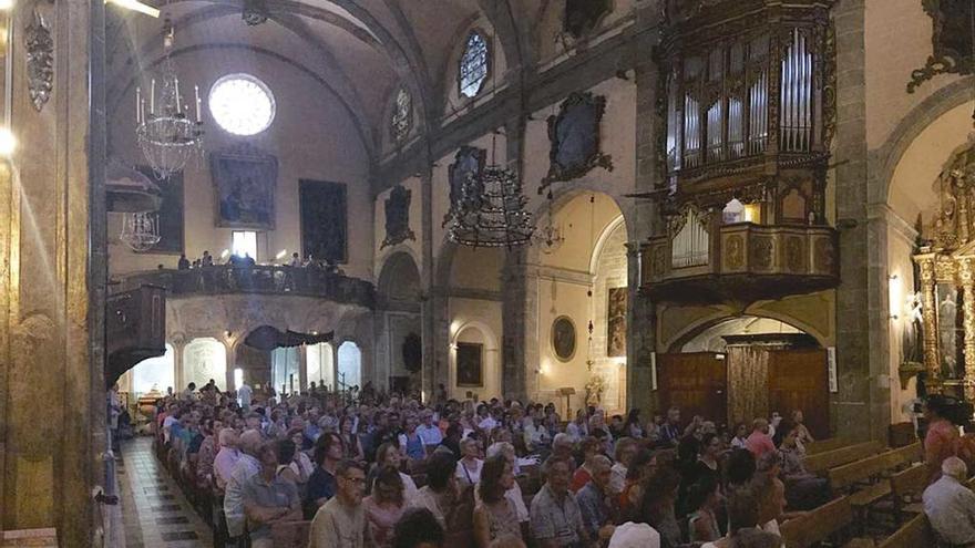 La iglesia de Sant Bartomeu, ayer abarrotada de melómanos.