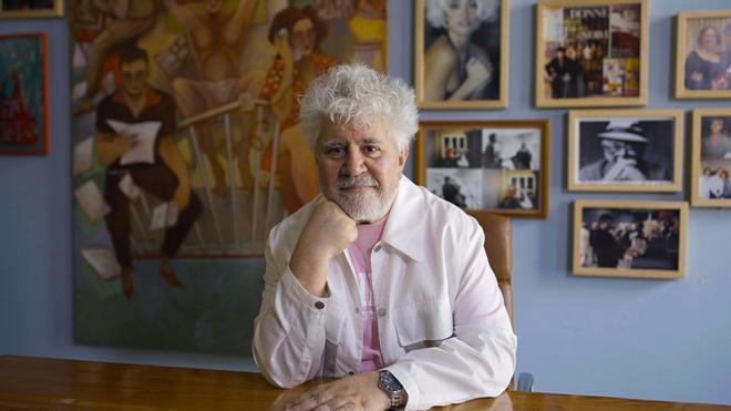 Pedro Almodóvar publicarà la seva primera novel·la, «El hombre que solo escribía en los aviones», a  l’octubre