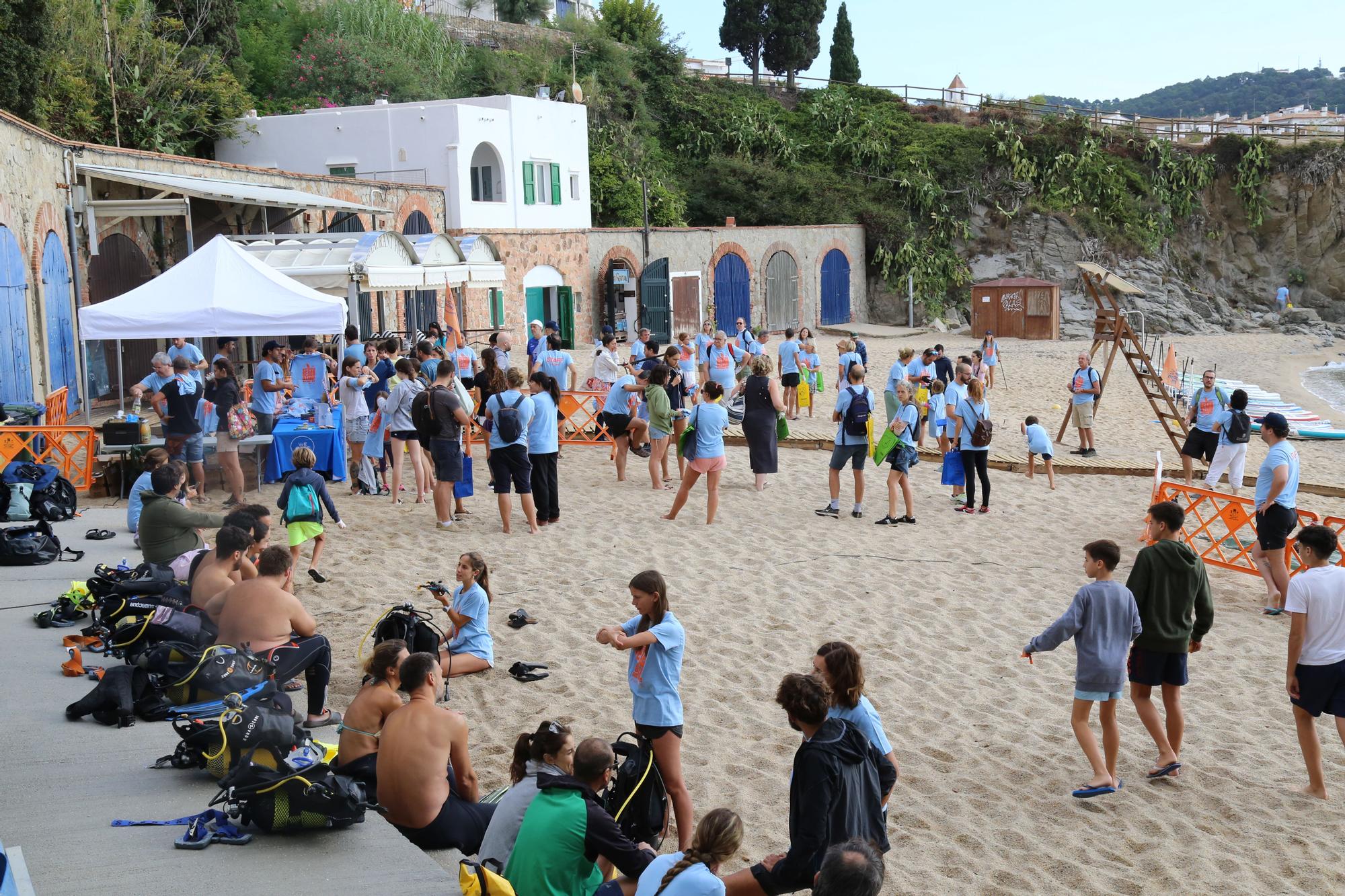 Recullen 183 quilos de deixalles al litoral de Calella i Llafranc