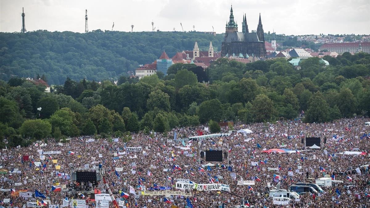 zentauroepp48766706 prague  czech republic   23 06 2019   thousands of demonstra190623193324