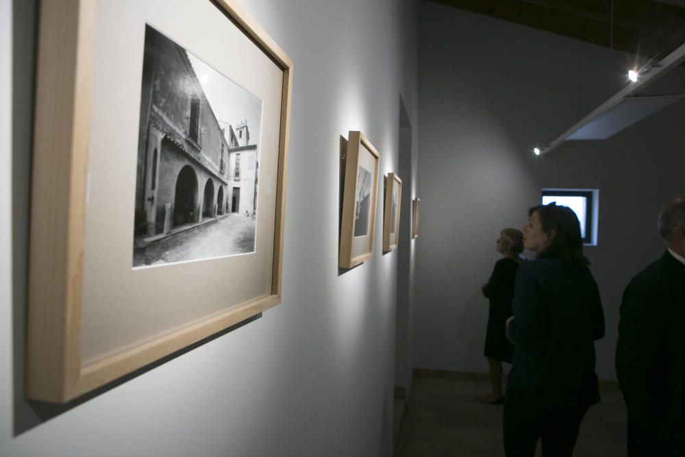 Eliseo Pascual inaugura la exposición de fotografía «Las luces de Torre Juana».
