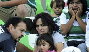 Suspès un partit de futbol a Mèxic per un tiroteig.