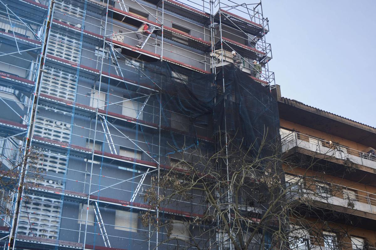 20260112 Crema material d´una obra amb una bastida al carrer Sta Eugenia