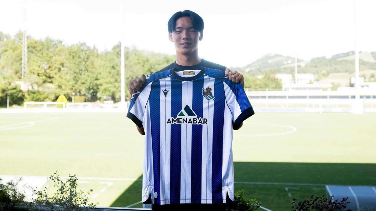 Kazunari Kita, en su presentación con la Real Sociedad