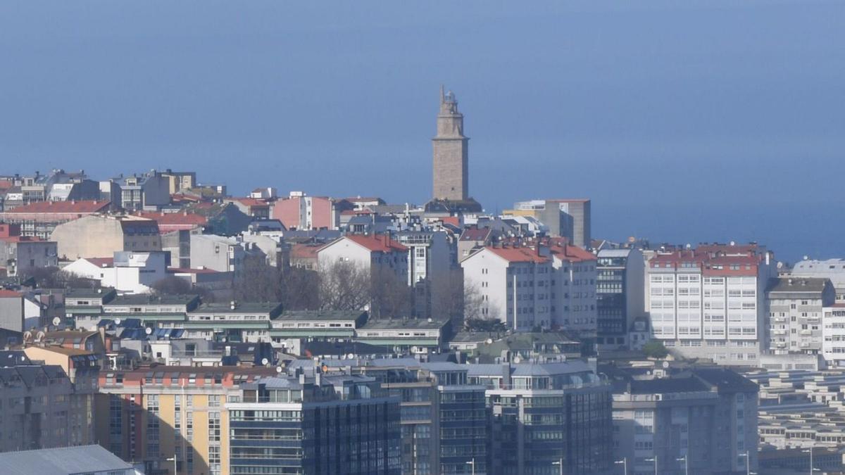 Vista de varios edificios de viviendas en la zona de Os Pelamios y de Orillamar. |   // CARLOS PARDELLAS