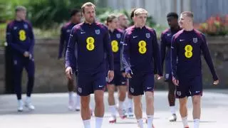Inglaterra descarta a tres futbolistas, entre los que se encuentra James Maddison