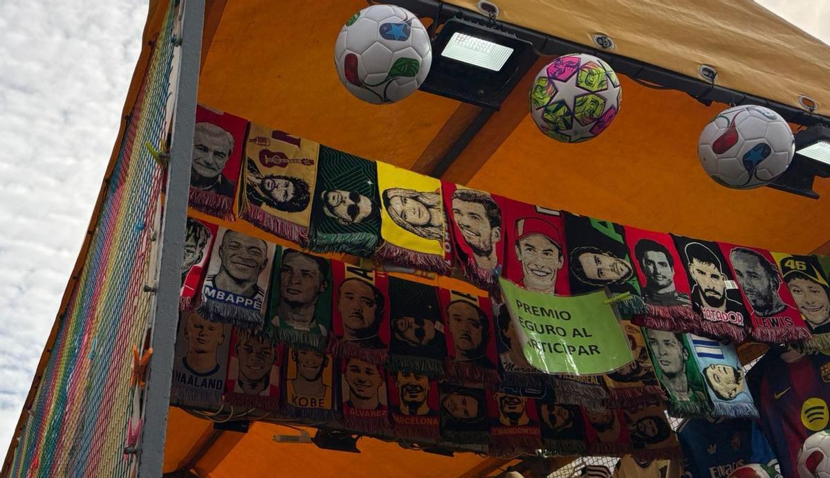 Las bufandas de premio que se pueden conseguir en esta atracción.