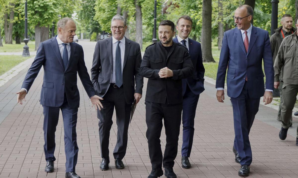 Macron, Starmer, Merz i Tusk envien un ultimàtum a Putin Macron, Starmer, Merz i Tusk envien un ultimàtum a Putin