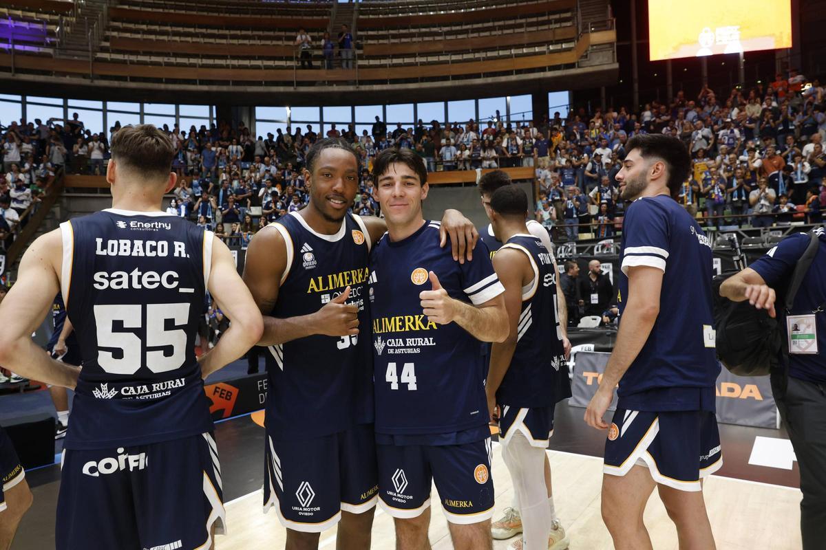 EN IMÁGENES: Así despidió la afición a un heroico Alimerka Oviedo Baloncesto tras caer con Estudiantes en la pelea por la ACB