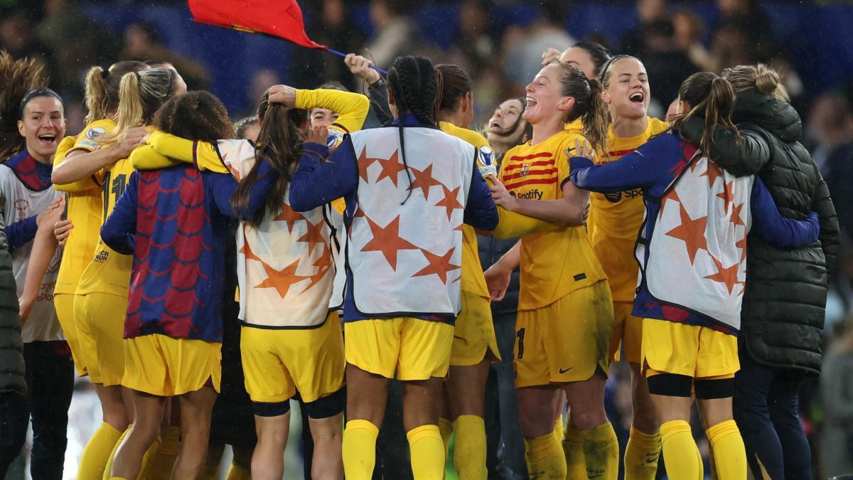 Las jugadoras del Barça celebran el pase a la final de la Champions