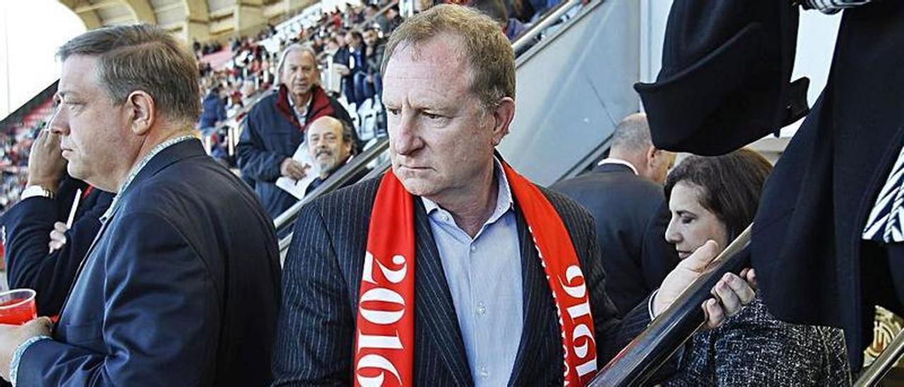 Robert Sarver, en el palco de Son Moix.