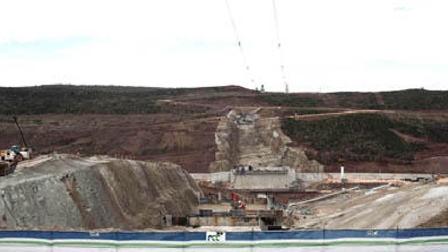 Obras de la presa de Castrovido (Burgos) en abril de 2010