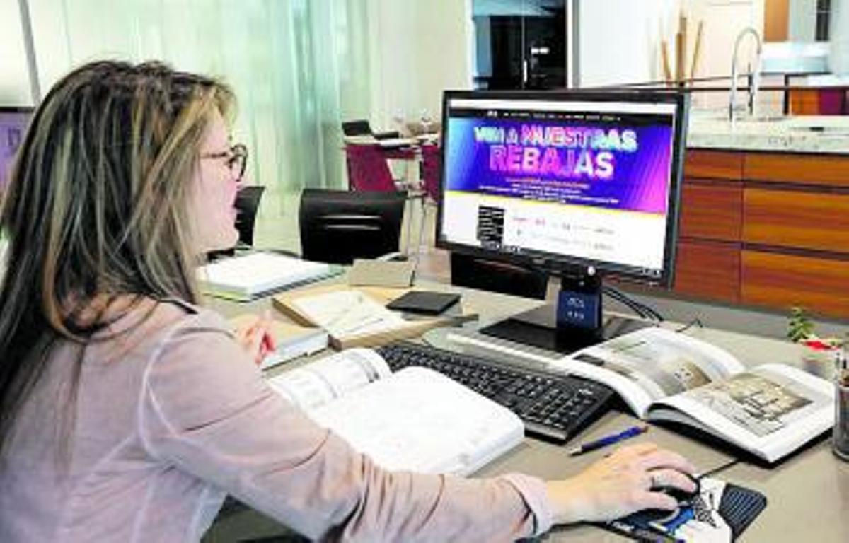 La nueva página web cuenta con numerosas ofertas. | J.A. RIERA