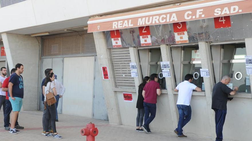 El Real Murcia se lanza a hacer caja en diciembre