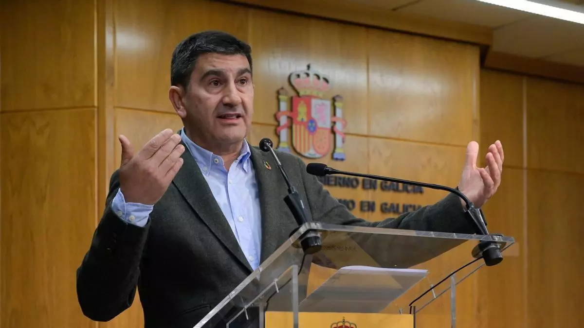 La Delegación del Gobierno defiende las cargas policiales: «A actuación foi a que tiña que ser, non pode ser que acabe media A Coruña incendida»
