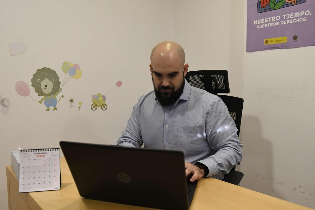 Pedro Saura, coordinador del Servicio de Atención Psicológica a Hijos/as de Mujeres Víctimas de Violencia de Género de la Región.
