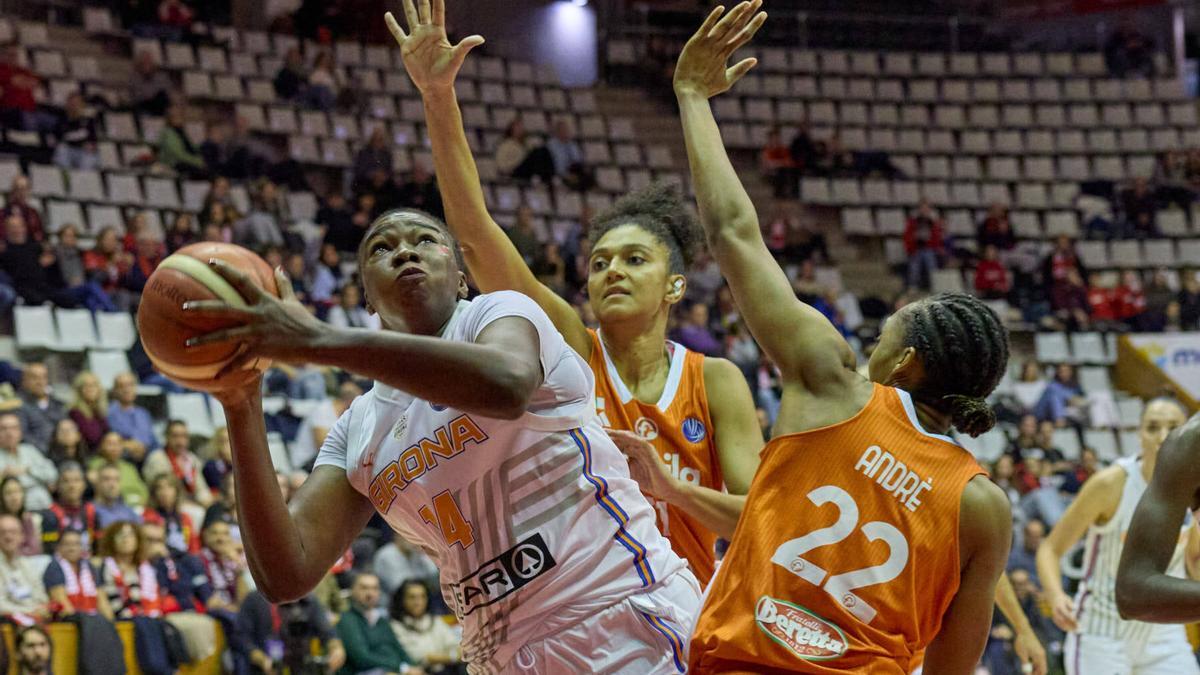 Mariam Coulibaly, en acció contra el Famila Schio.