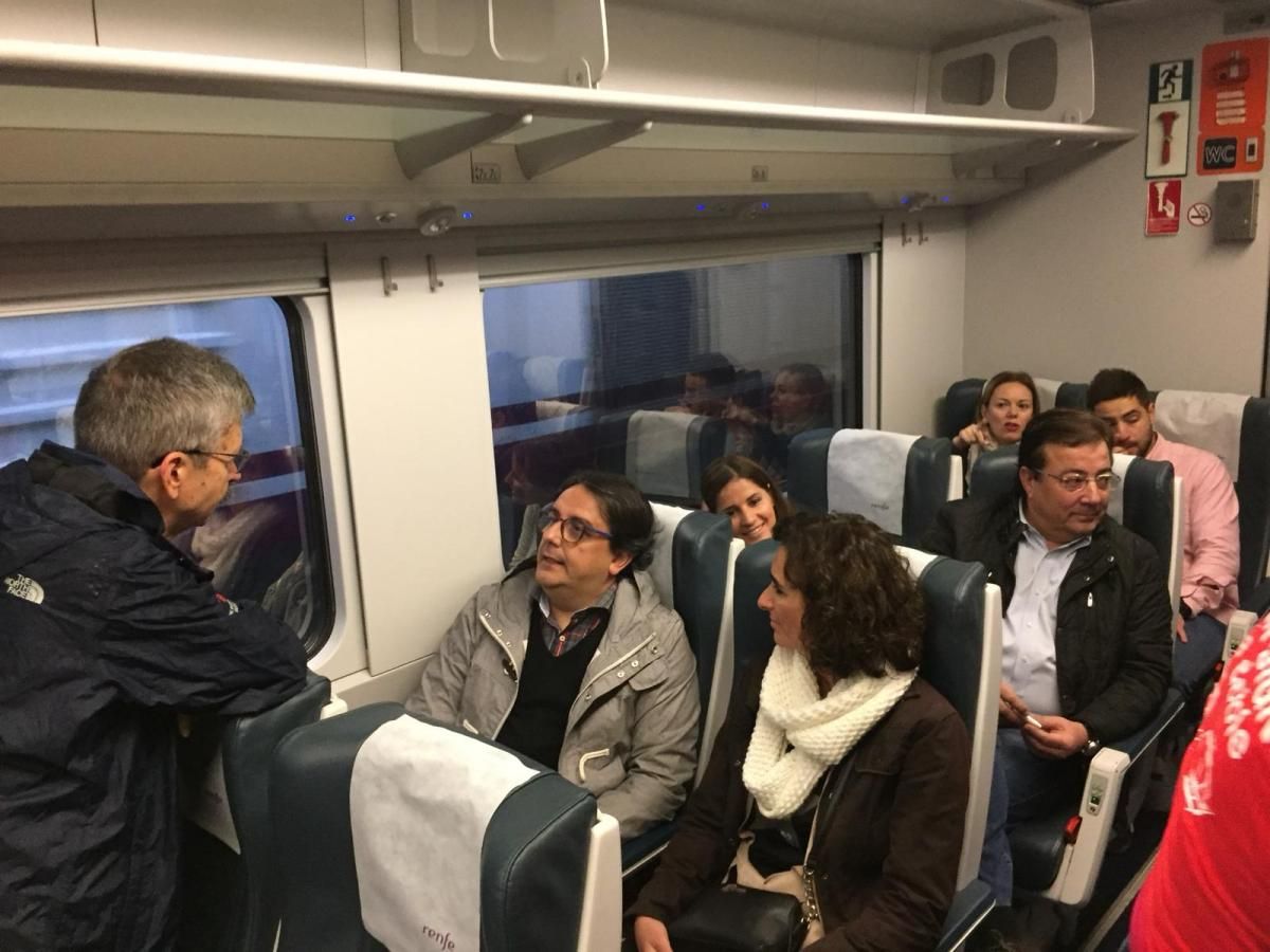 La manifestación por un tren digno para Extremadura en imágenes