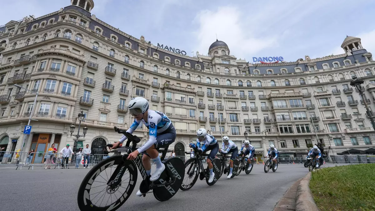 El equipo Lidl-Trek consigue la victoria en la primera etapa de la Vuelta por las calles de Barcelona