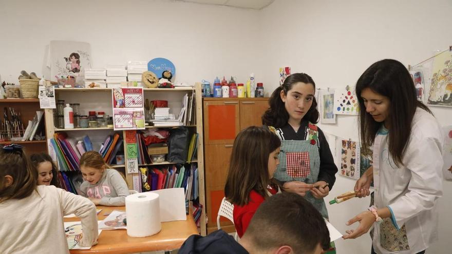 Kirindipia revoluciona la creatividad en Castrillón con arte que va más allá del lienzo