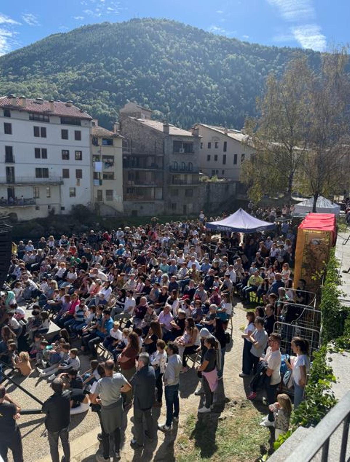 Camprodon celebra la Fira de la Galeta amb grans multituds.