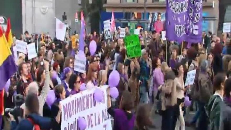Manifestaciones multitudinarias contra la reforma del aborto en el día de la Mujer