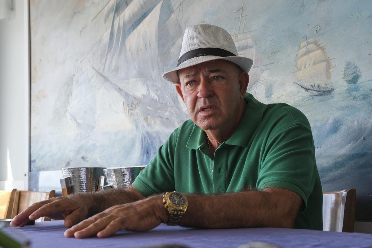 Antonio Pérez, dueño de cinco establecimientos del centro comercial Oasis, en Maspalomas.