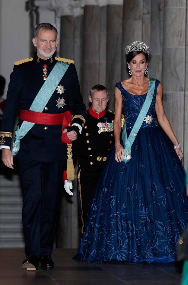 La reina Letizia con un vestido de Felipe Varela