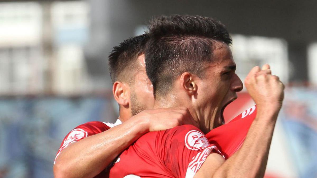 Jiménez festeja el gol que dio el pase al Nàstic. // EFE