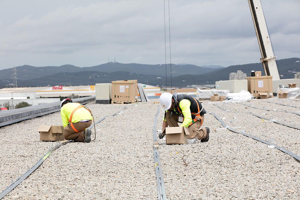 Instalación de placas solares en el hospital de Ibiza