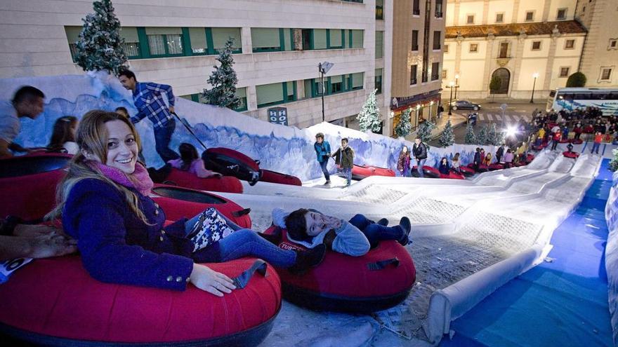 La montaña de nieve del &quot;solarón&quot;, el año pasado.