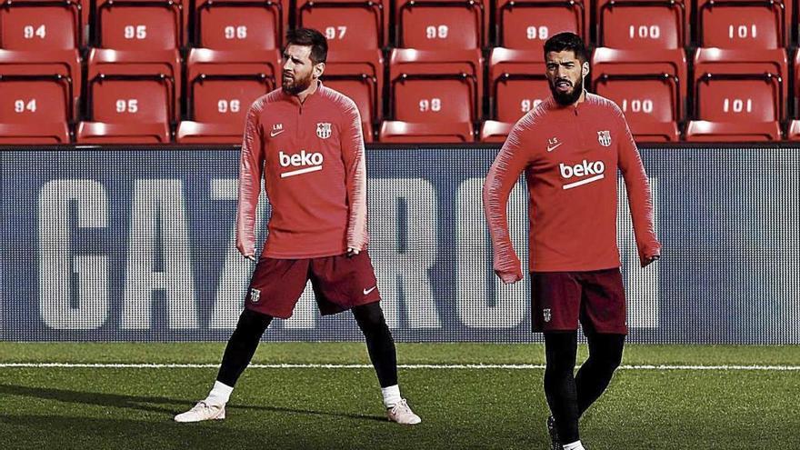 Leo Messi y Luis SuÃ¡rez, ayer en Anfield, donde entrenÃ³ el conjunto blaugrana.