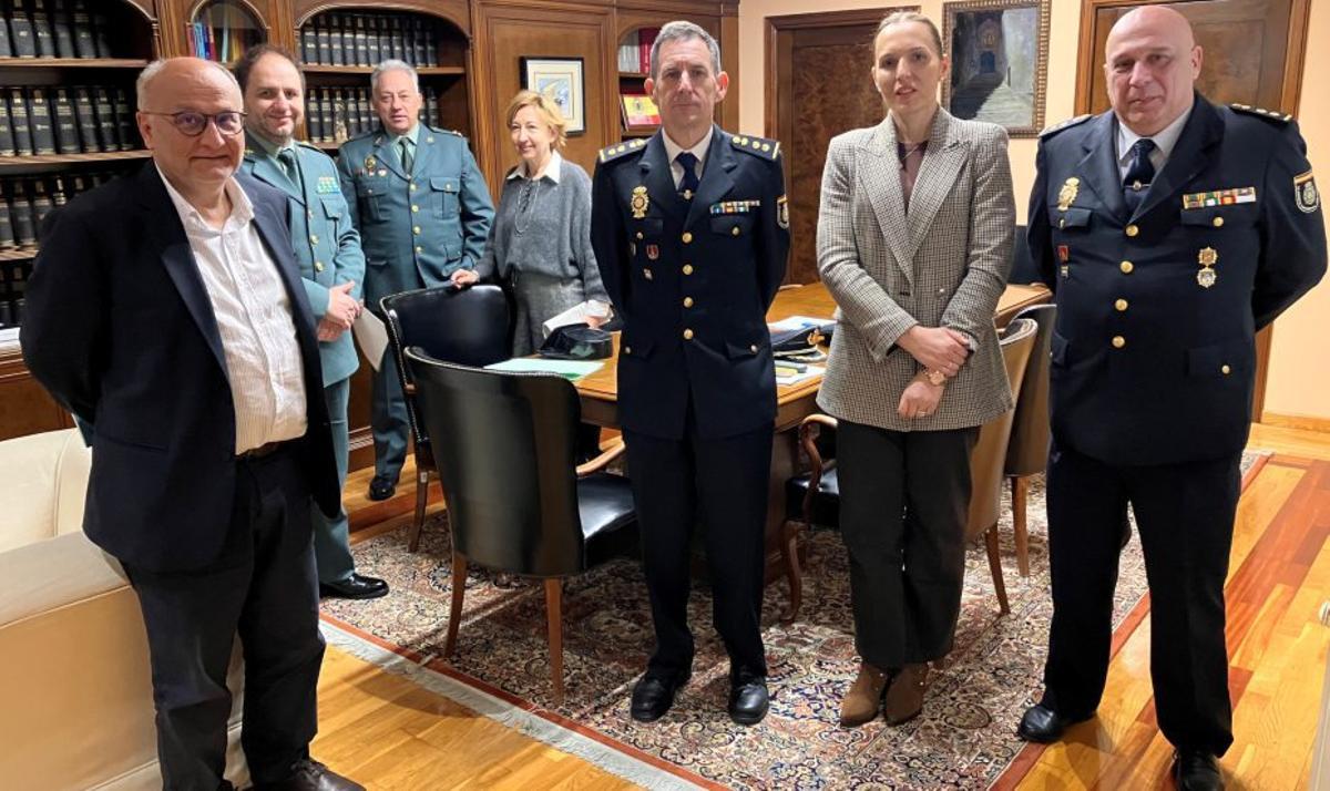 La reunión de ayer en la Subdelegación del Gobierno. |  FdV