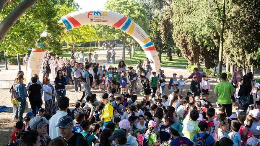 Video | 700 escolares de San Roque corren en La Legión por una causa solidaria