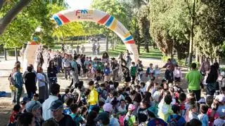 700 escolares de San Roque, en Badajoz, corren en La Legión por una causa solidaria: "Queremos ayudar a niños que lo necesitan"