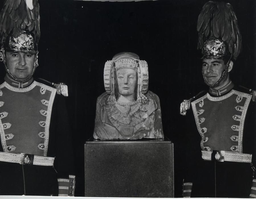 Guardias con la Dama en el Museo del Huevo