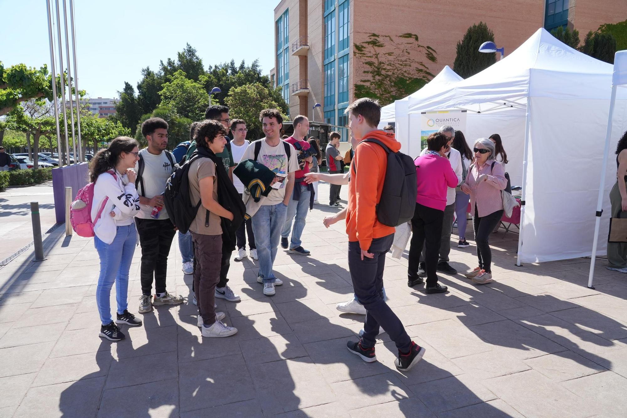 Más de mil universitarios aspiran a un empleo en la industria 5.0 de Castellón. Así ha sido la Feria de Empresas de la UJI.