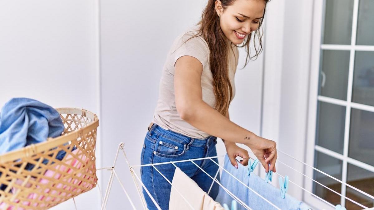 Lidl tiene el tendedero torre que necesitas para tender mucha ropa en poco  espacio