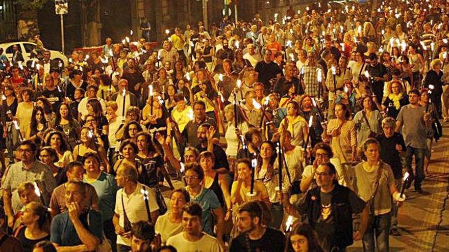 Els principals carrers del centre de Girona es van omplir de manifestants.