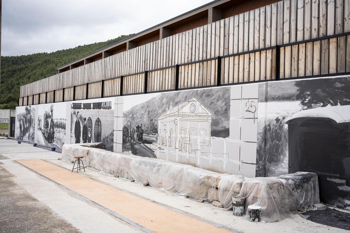 Com és el nou mural de 47 metres dedicat a la història ferroviària de Balsareny? Com és el nou mural de 47 metres dedicat a la història ferroviària de Balsareny?
