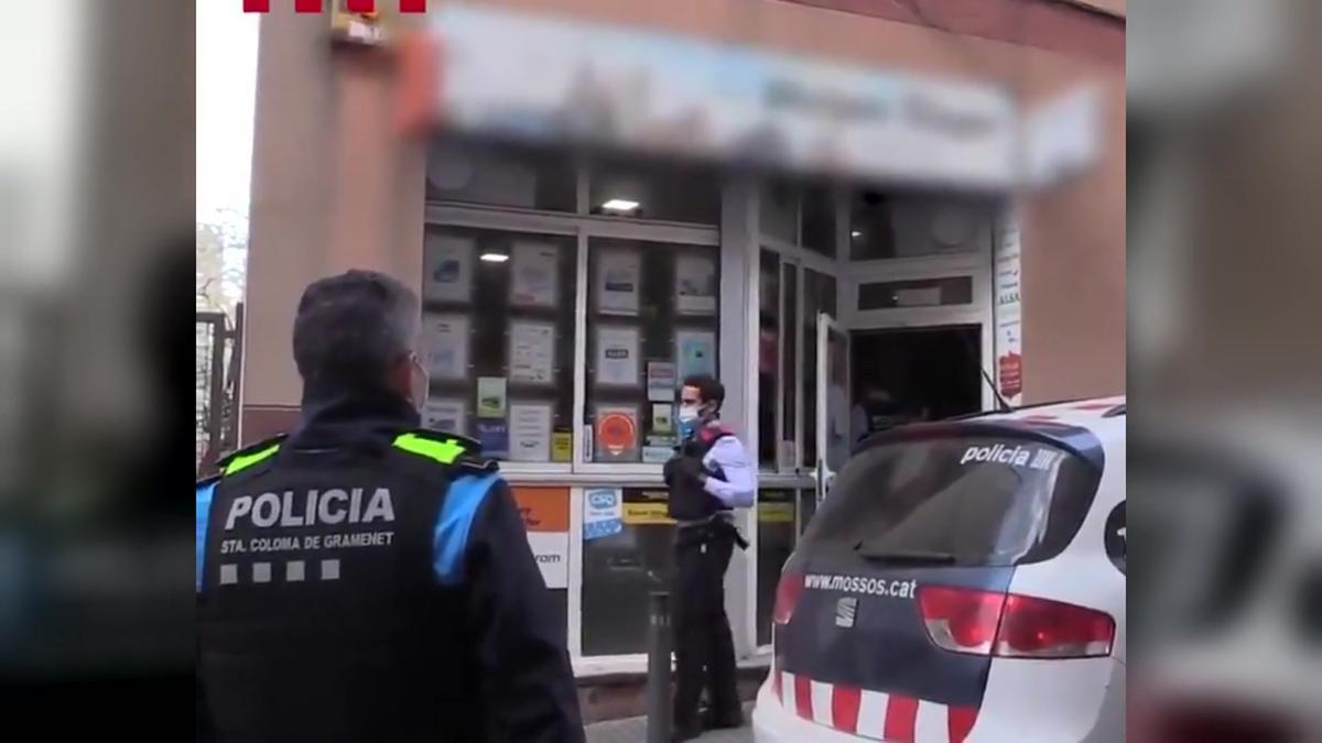 Detectadas en Mataró y Santa Coloma de Gramenet dos agencias de viajes que falsificaban PCR para clientes que querían viajar.
