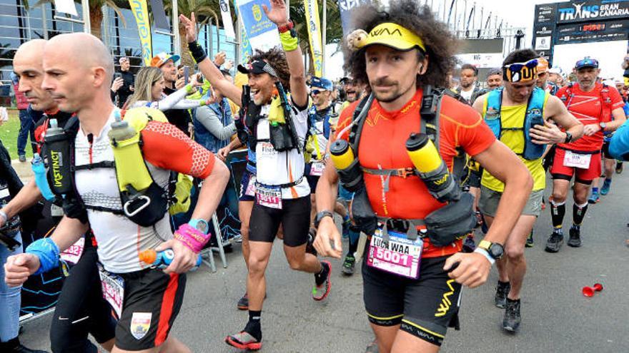 El corredor Luca Papi, ayer, en la salida de la Transgrancanaria 360 en el Expomeloneras.