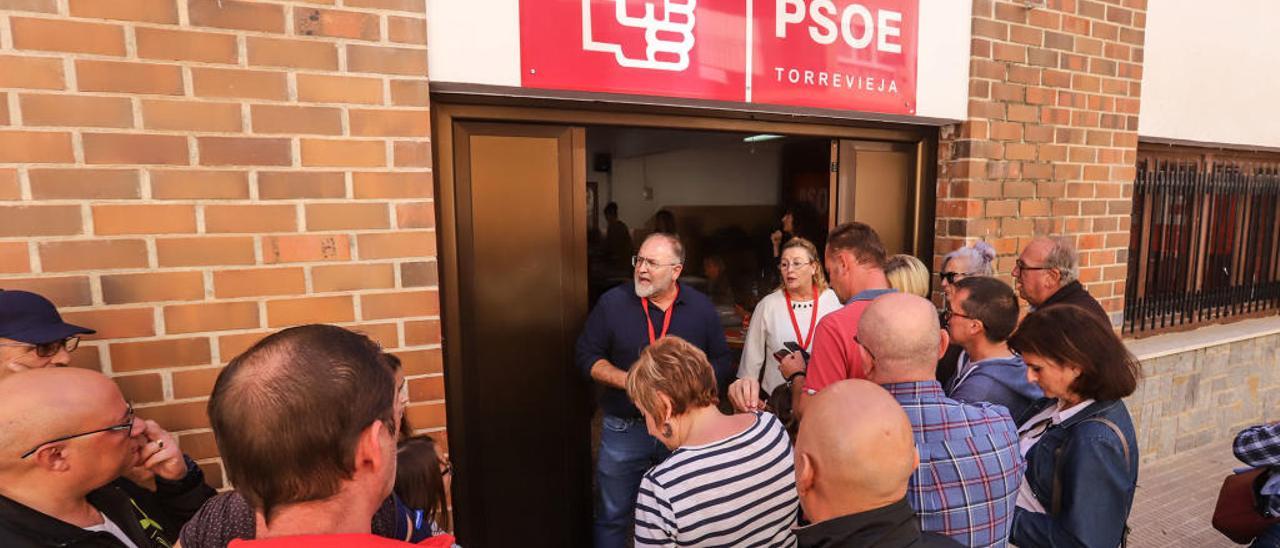 Una imagen de la agrupación socialista de Torrevieja durante las primarias previas a las municipales.