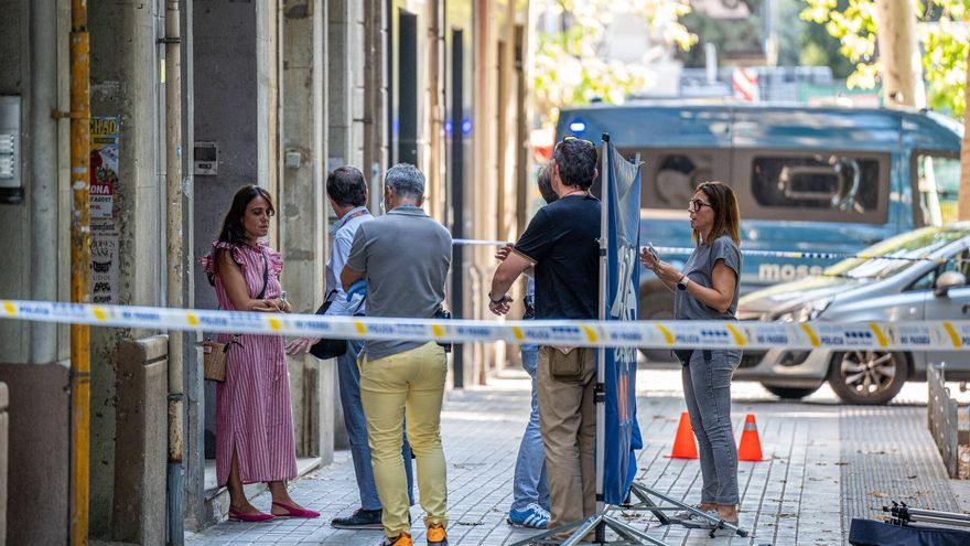Tiroteig al carrer Consell de Cent 200, que s’ha saldat amb una persona assassinada dins del portal. AUTOR: Marc Asensio Barcelona, Catalunya, Espanya, tiroteig, assassinat, assassi, bala, pistola, arma, mort, carrer Consell de Cent, succes, crim, delicte, criminalitat
