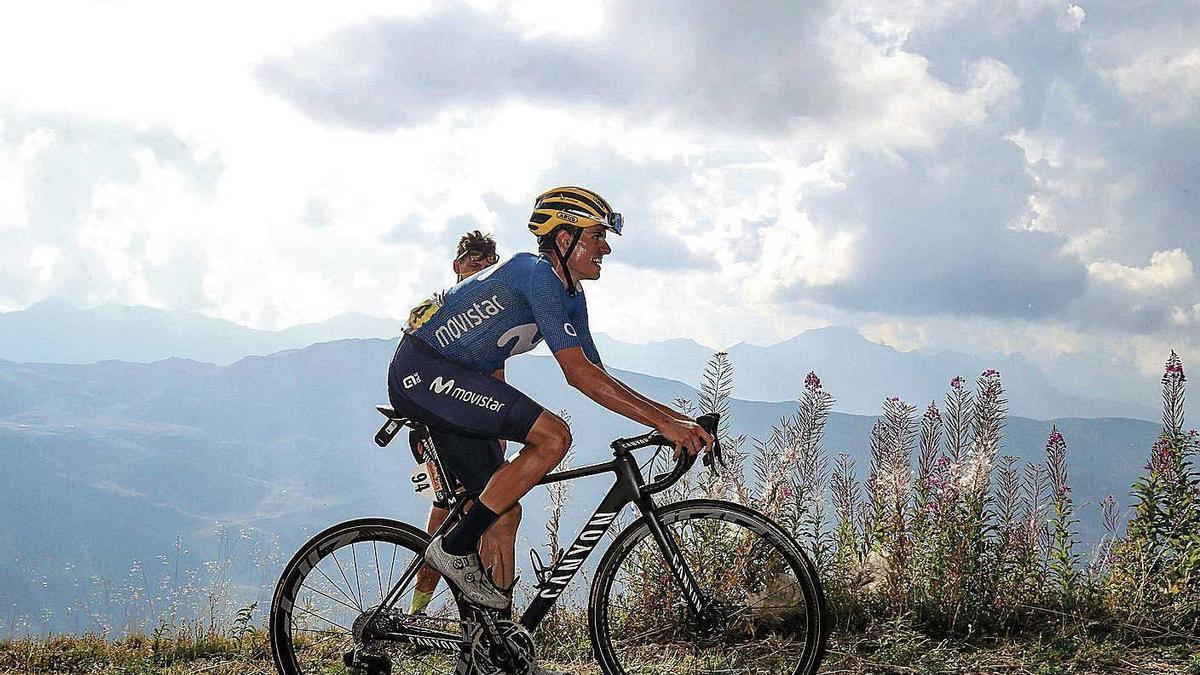 El ciclista mallorquín Enric Mas, en la etapa final disputada ayer en París.