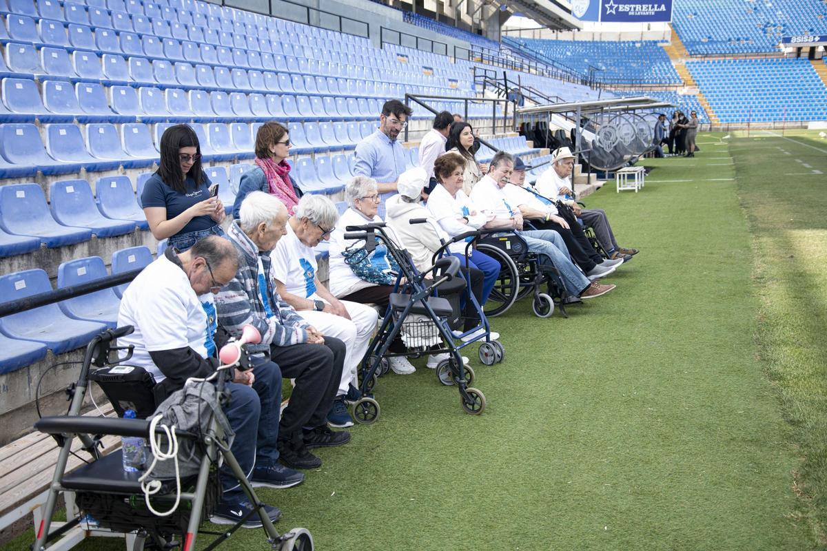 Los residentes presencian el entrenamiento del Hércules