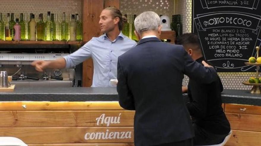 Carlos Sobera, obligado a intervenir en una cita de &#039;First dates&#039;: &quot;Llama a una ambulancia&quot;