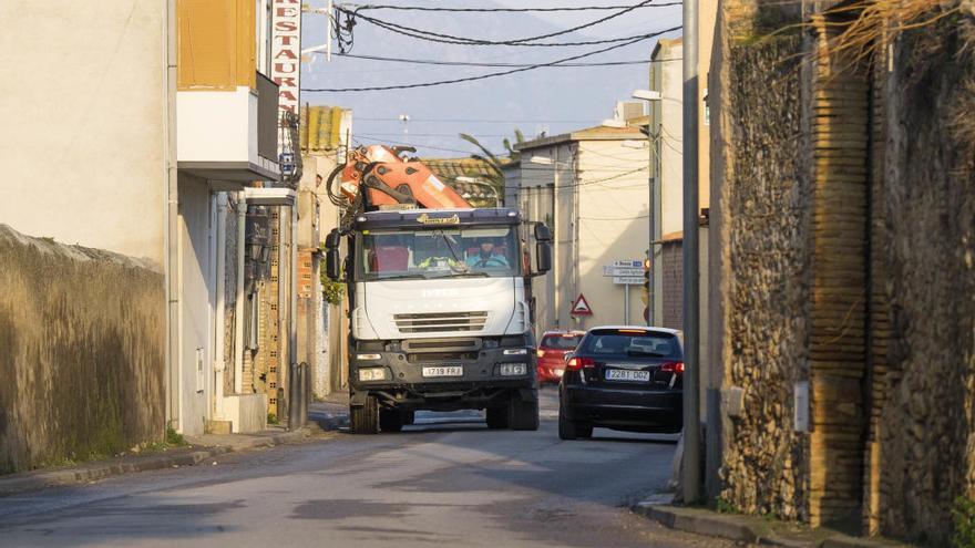 Trànsit pel carrer Reina Sibil·la de Fortià